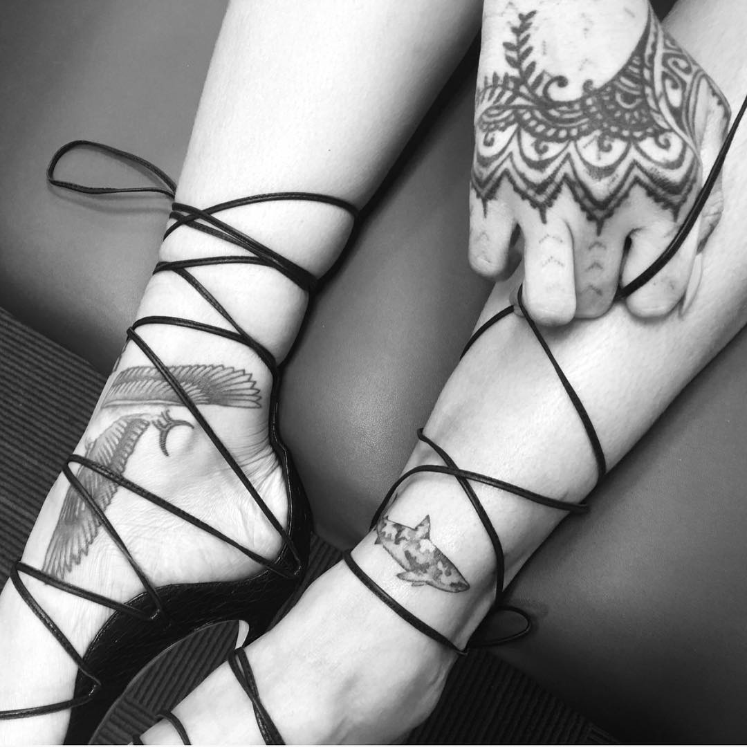 Rhianna tattoo squalo caviglia ph @bangbangnyc