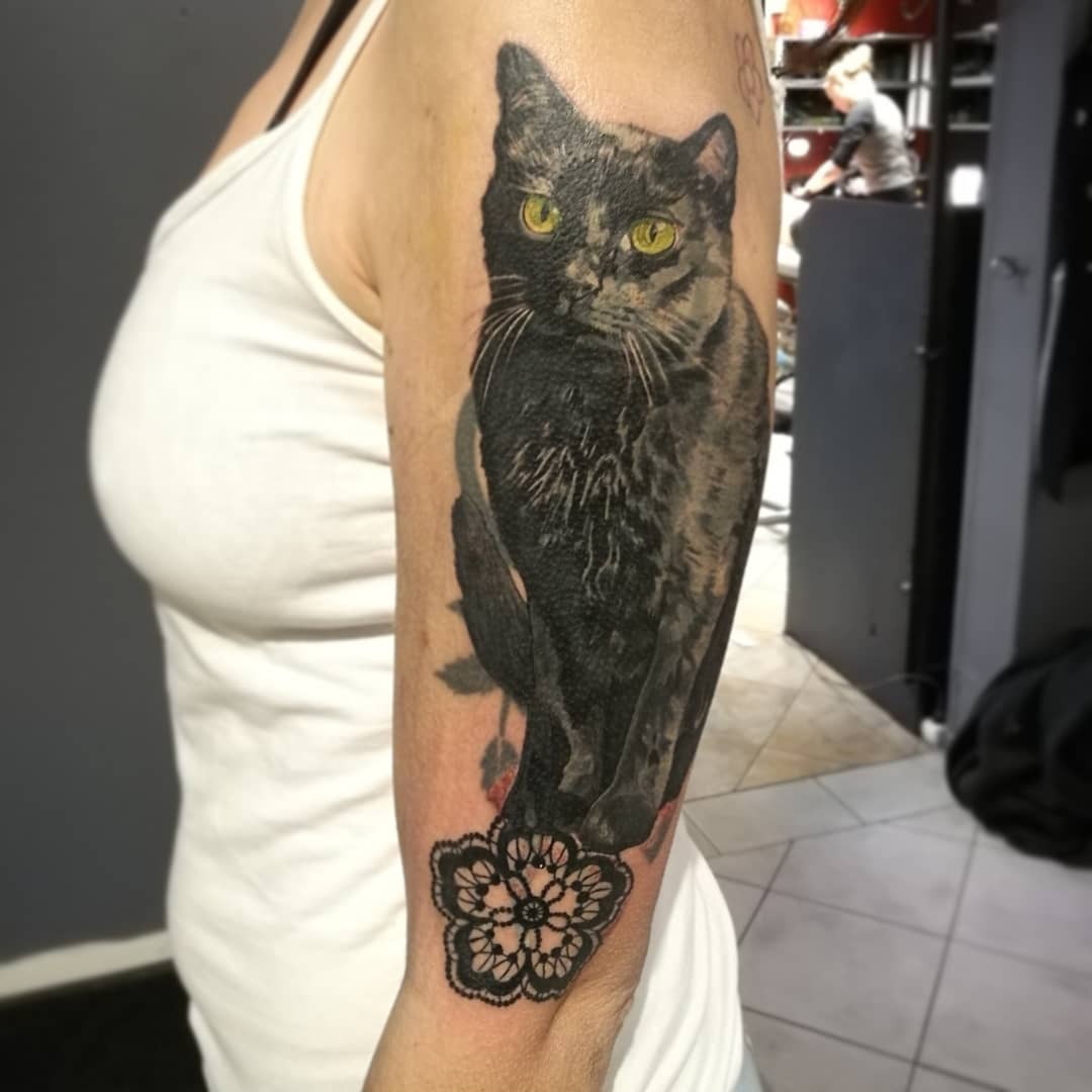 Tattoo gatto by @pollypeppertattoos