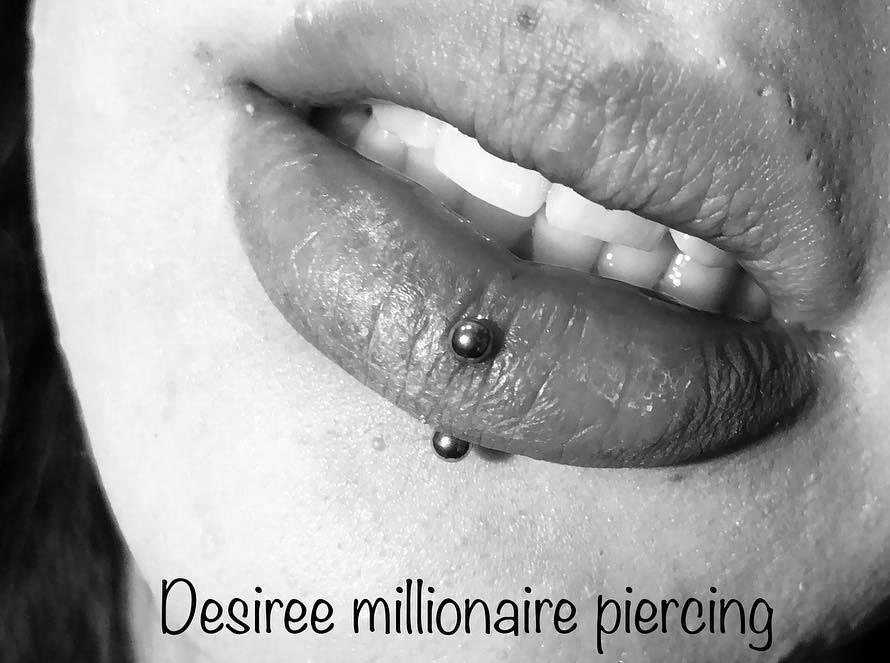 piercing al labbro by @millionairepiercing
