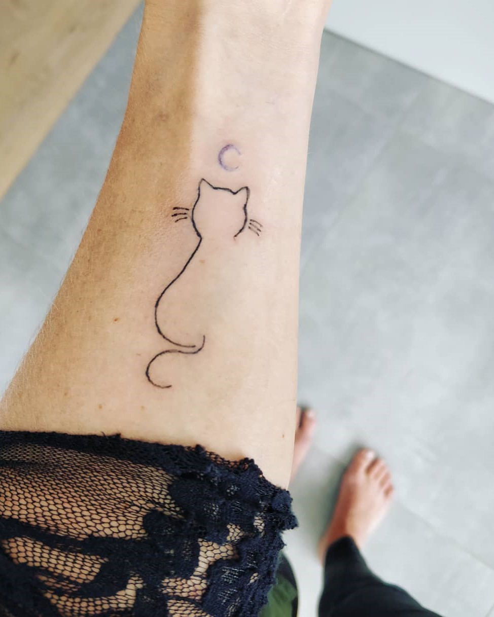 tattoo gatto stilizzato ph @fitaminne