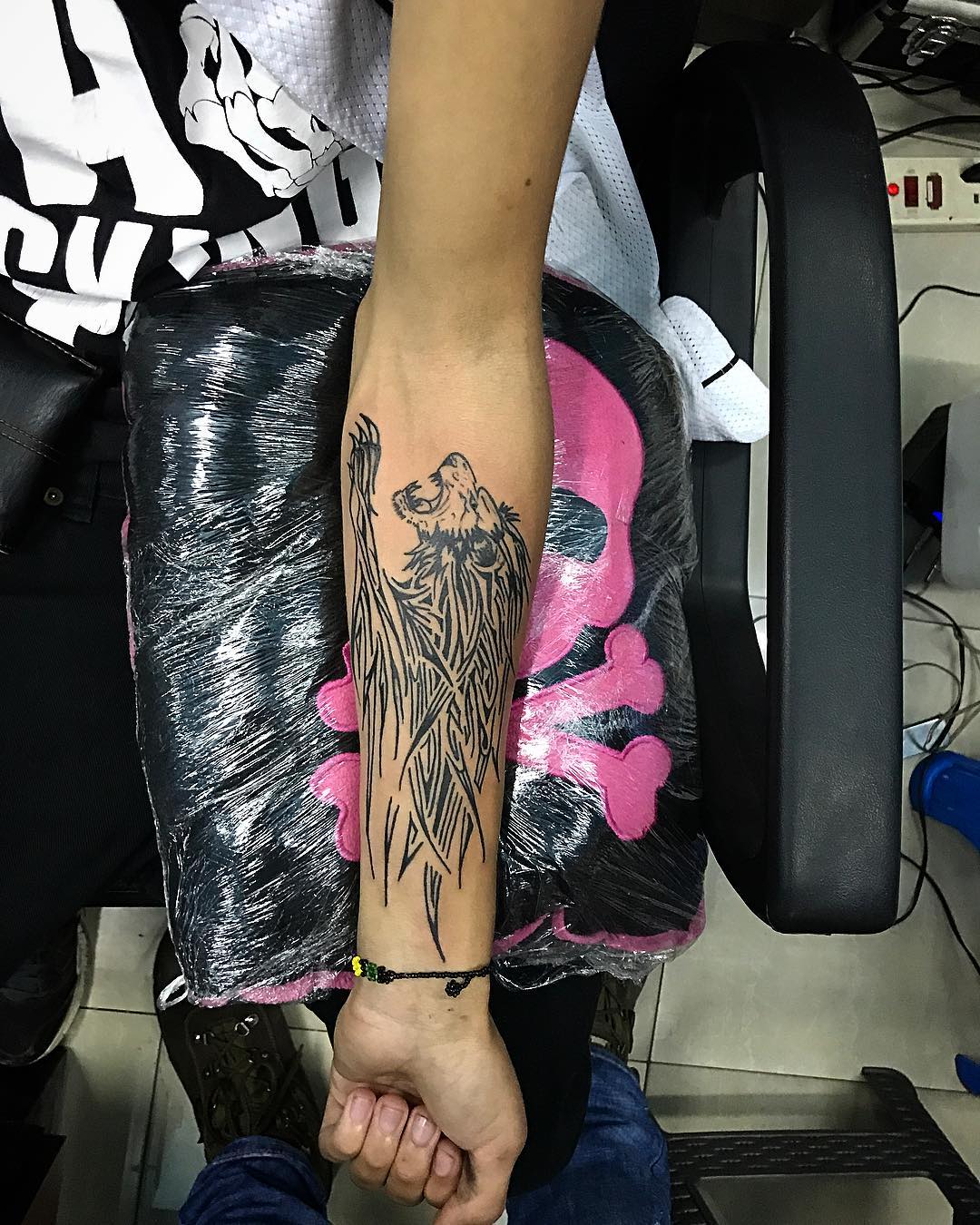 tatuaggio leone tribale braccio by @barrytusker