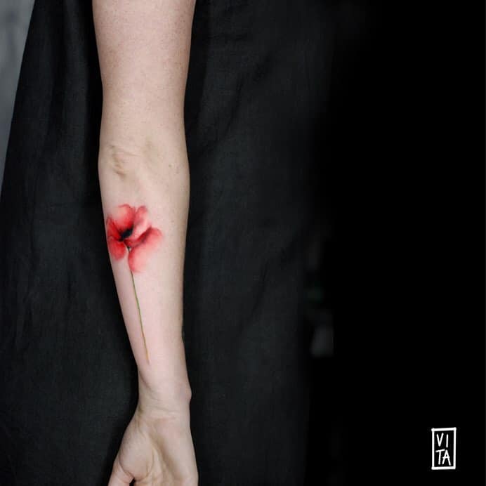tatuaggio papavero rosso braccio donna by @gilbertavita