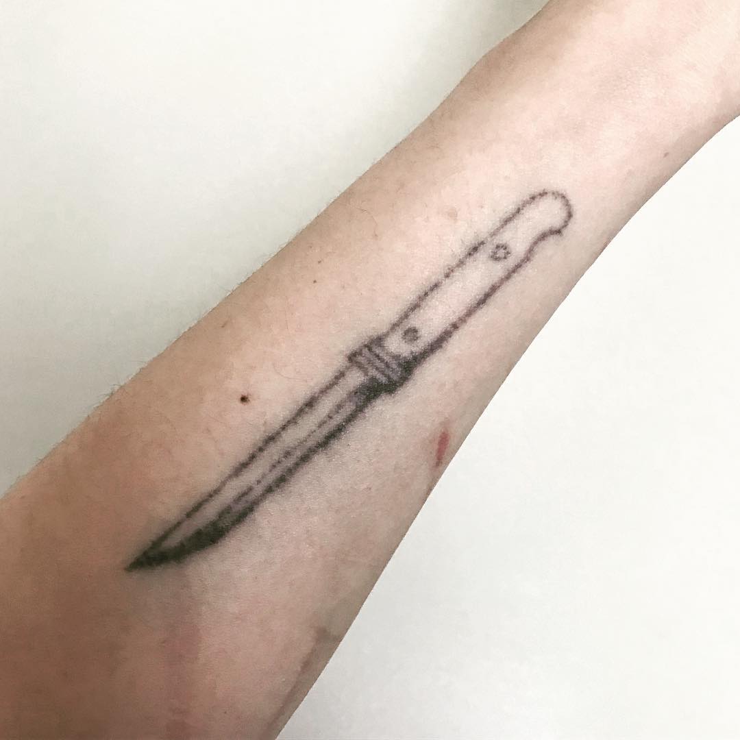 tatuaggio sbiadito coltello braccio tattoo by @lostcauselostcause