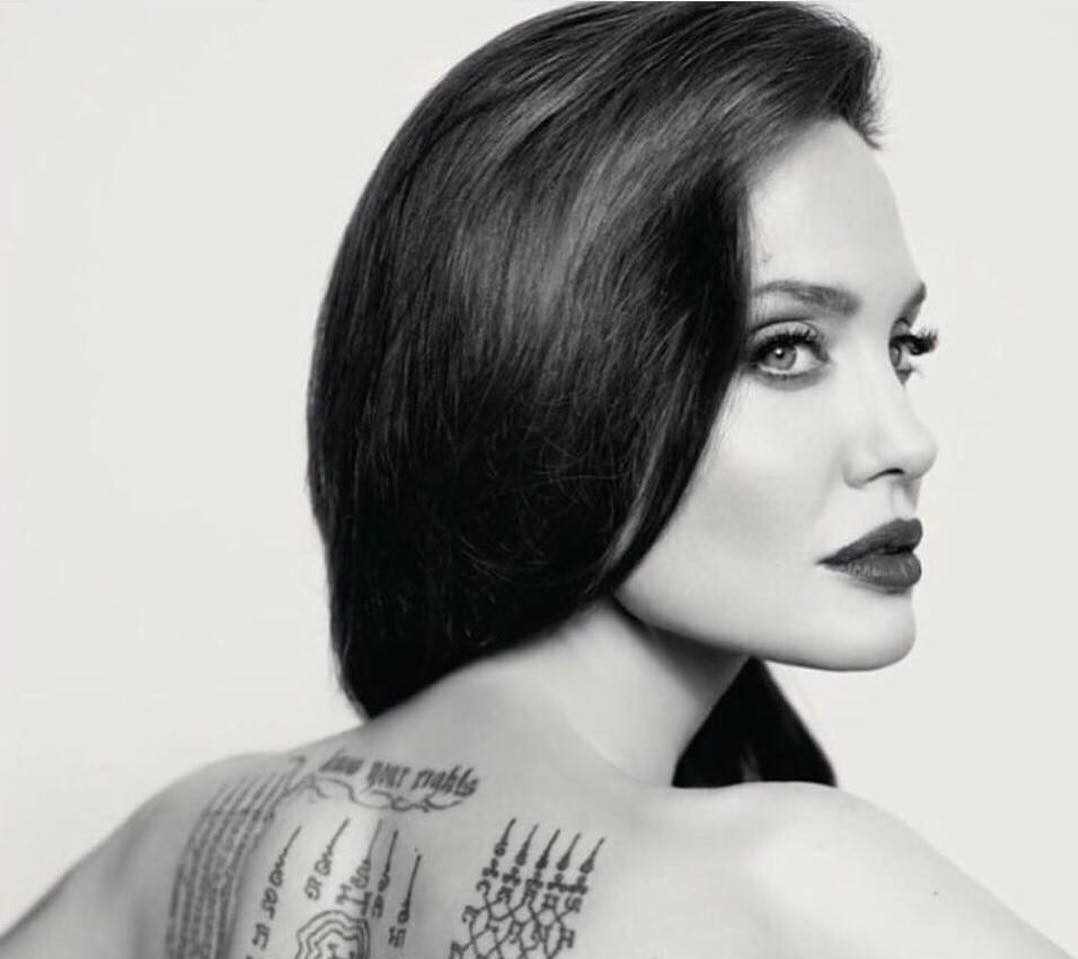 Tattoo Angelina Jolie schiena Sak Yant by @ajannookanpai.eng .