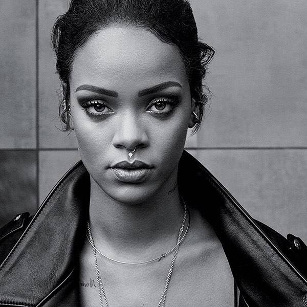 Rihanna piercing setto photocredit @badgalriri