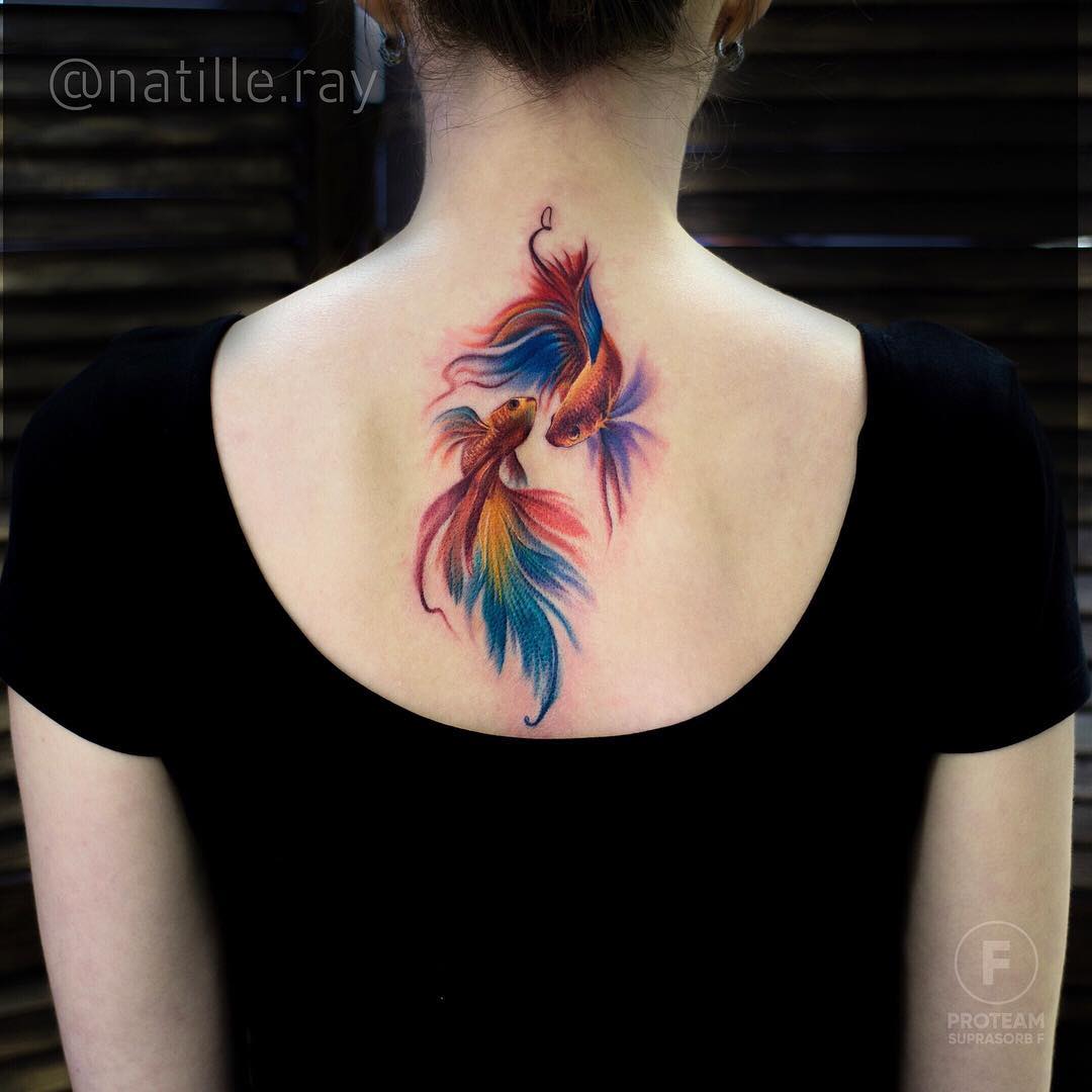 tatuaggi colorati pesci by @natille.ray
