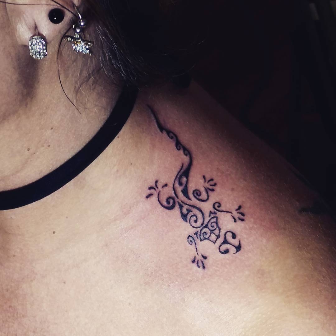 tattoo tribale femminile by @ale10_tattooartist