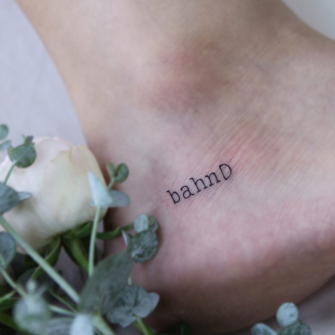 lettering tattoo caviglia by @tattooistgoeul