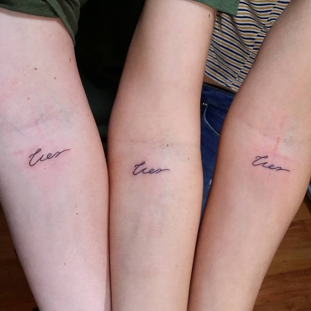 tatuaggio scritta uguale tre amiche by @javi sioner