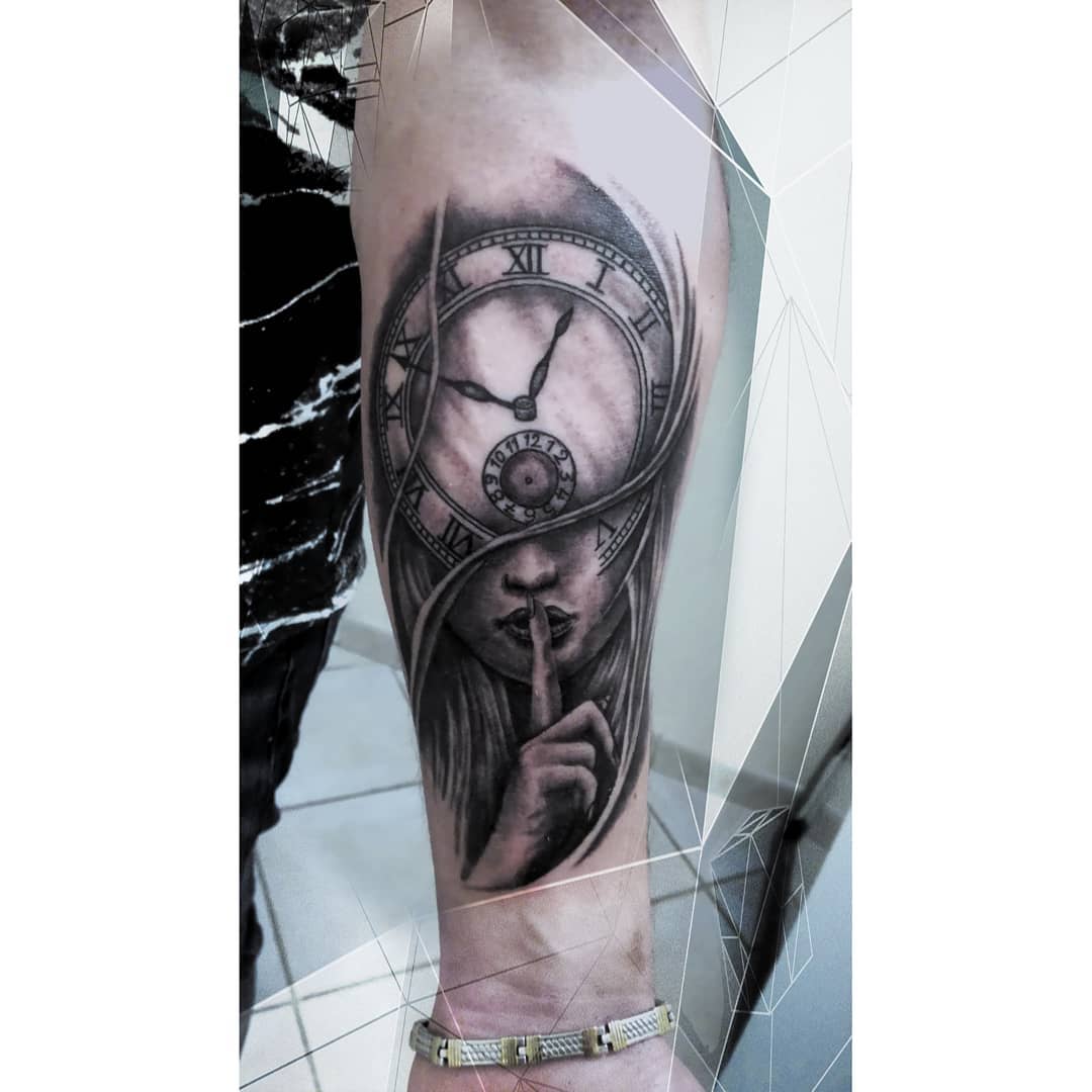 tattoo orologio donna by @valtattoo95