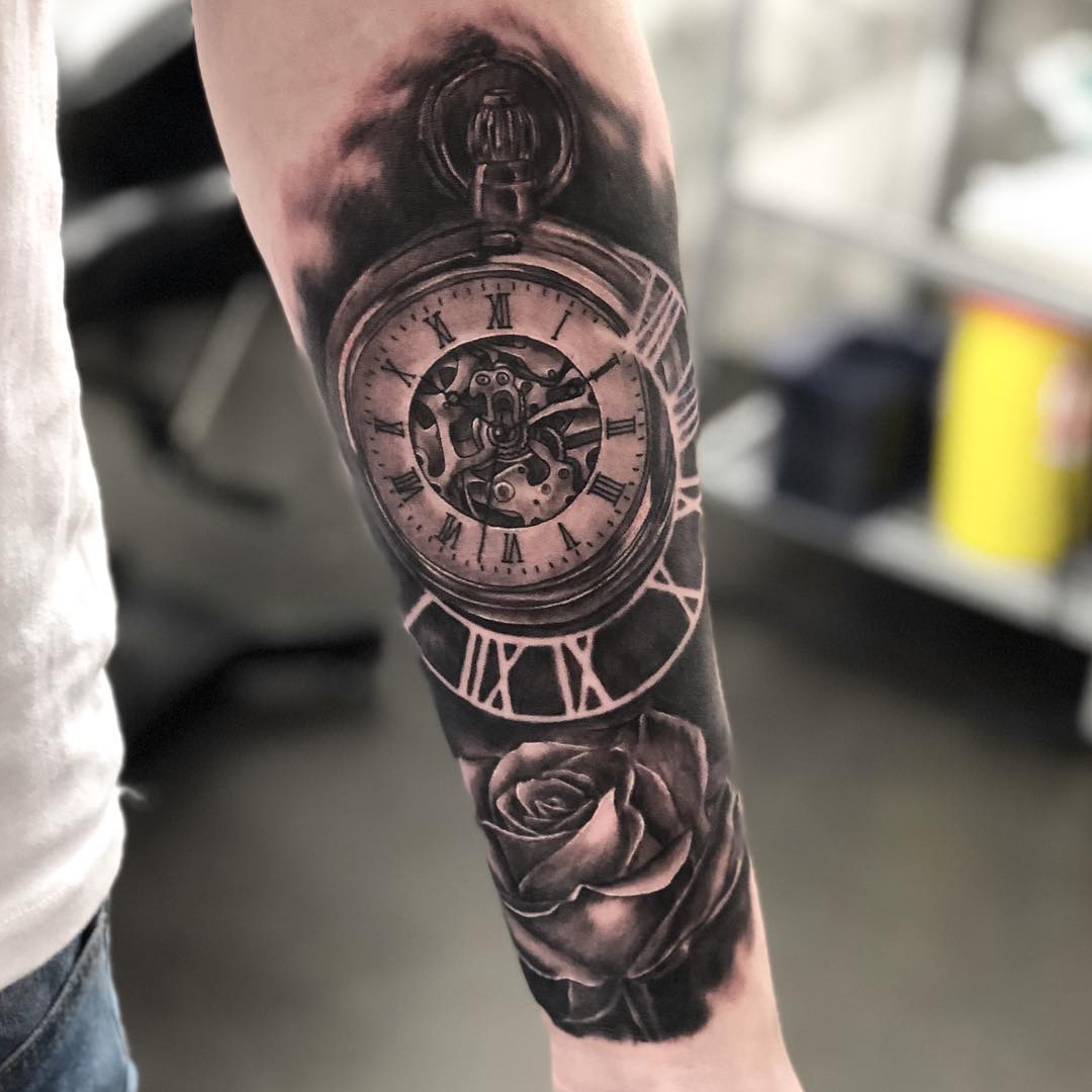 tattoo orologio rose by @tattooleeaitken