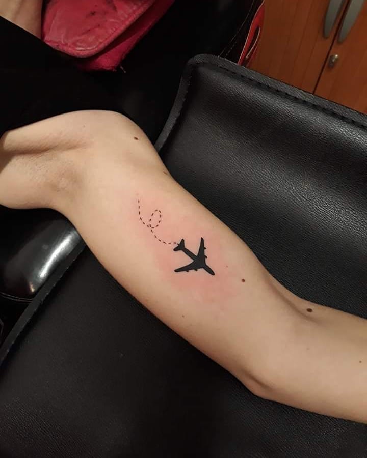 tattoo aereoplano by @krystenartattoo