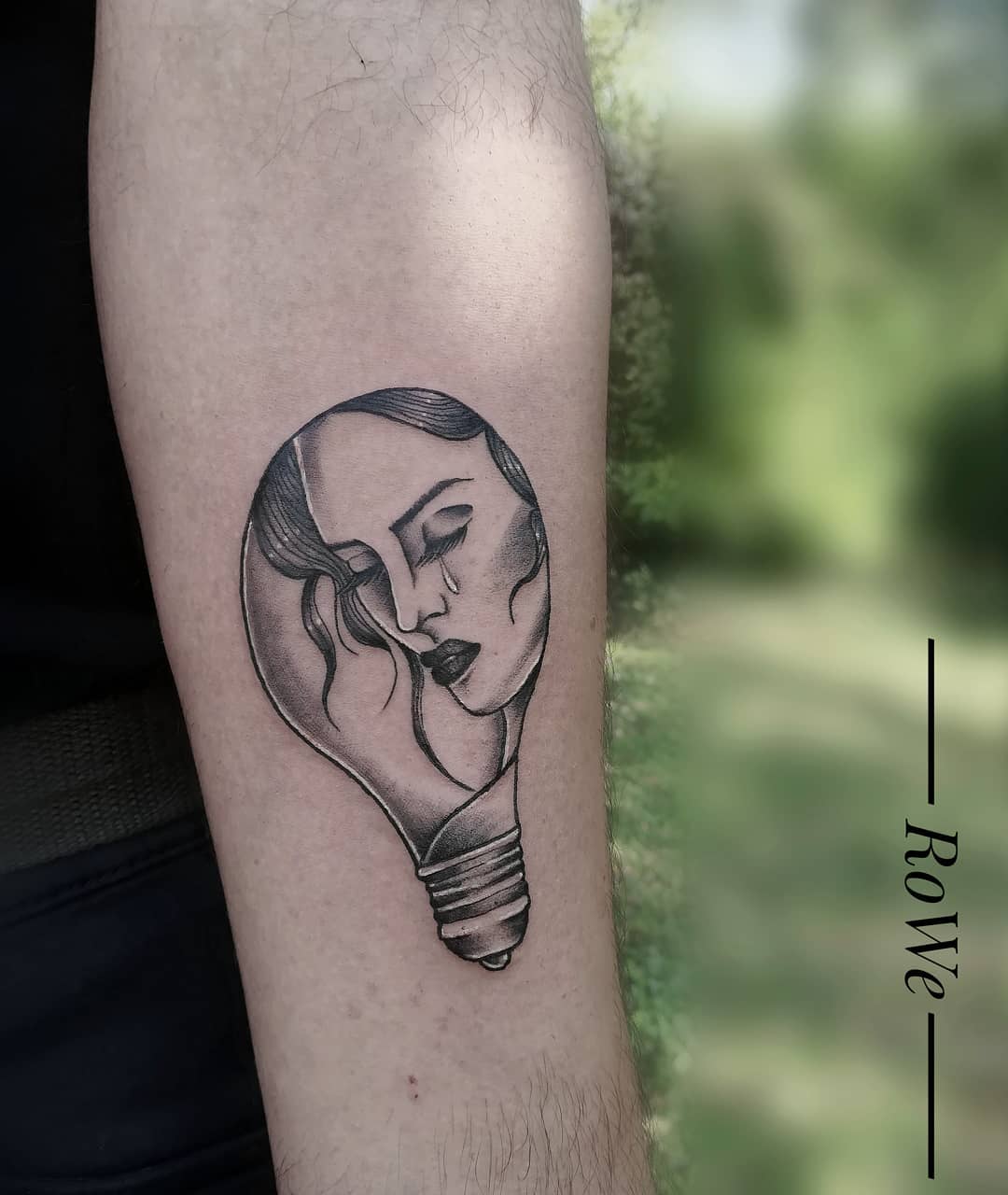 tattoo lampadina by @federica_mirai