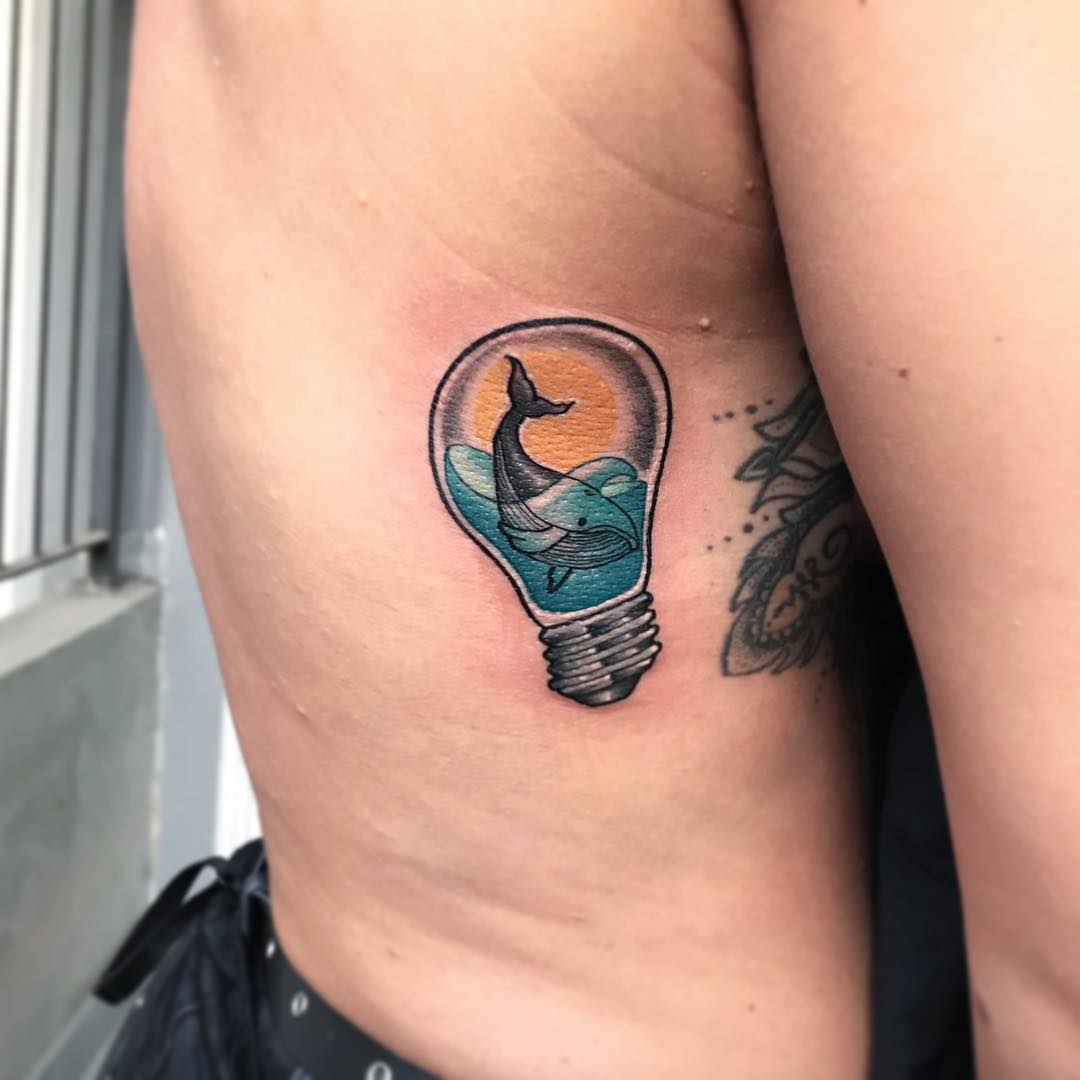 tatuaggio lampadina by @valentainvillatattoo