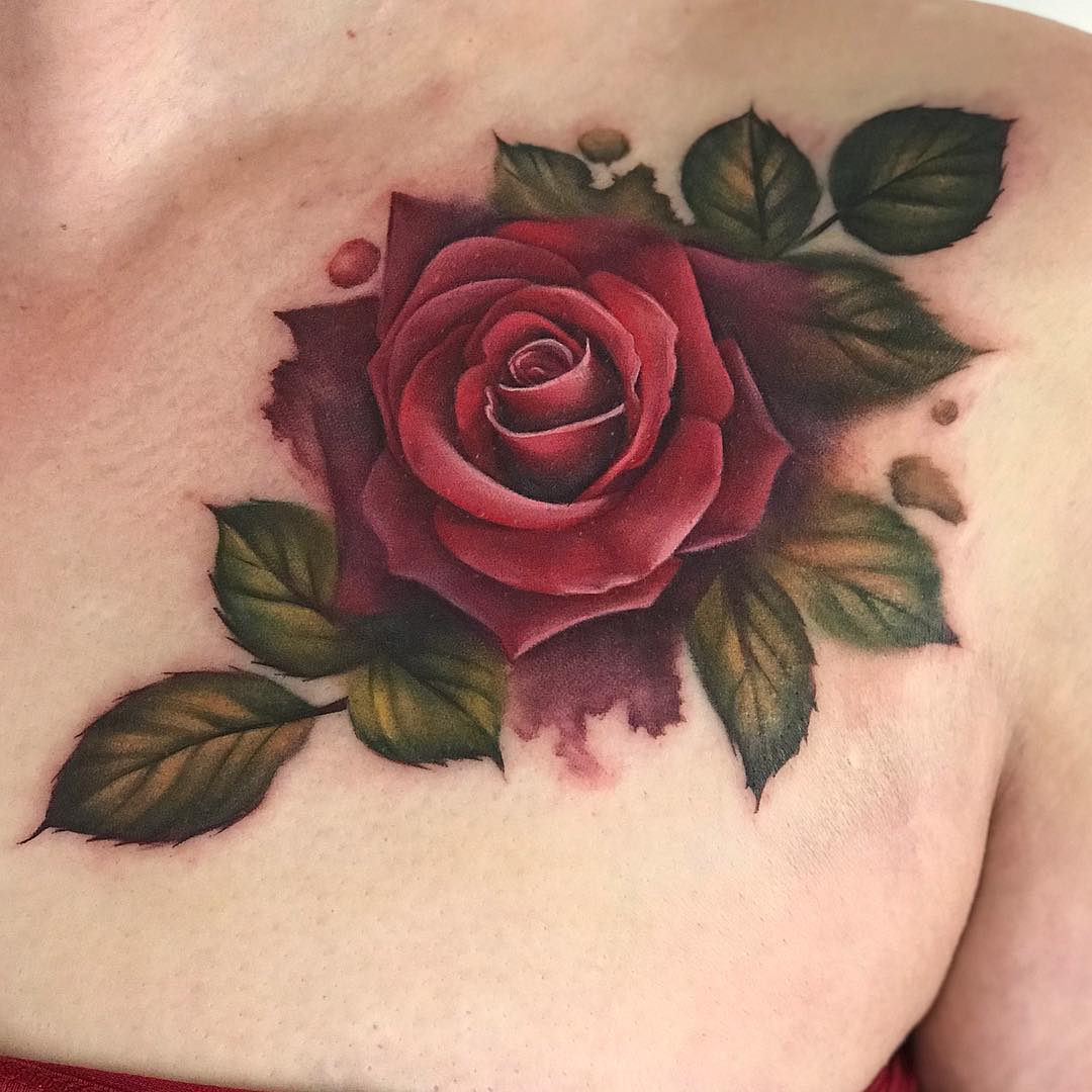 rosa rossa tattoo spalla donna by @bethanyriverstattoos