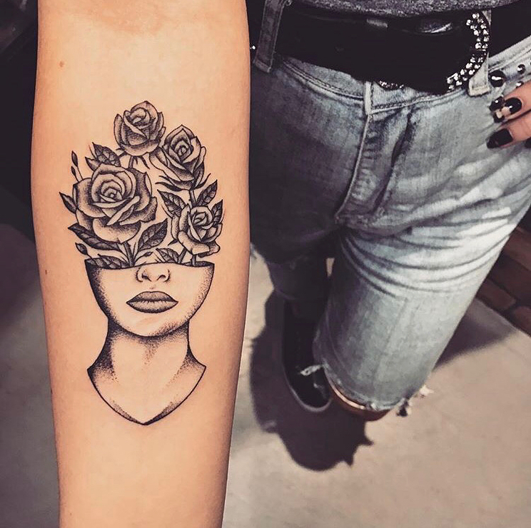 tattoo black and grey woman by @lucasmilk