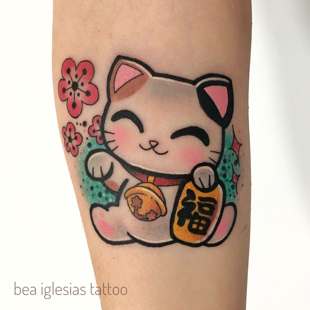 tatuaggi gatti maneki neko by @bea.iglesias.tattoo