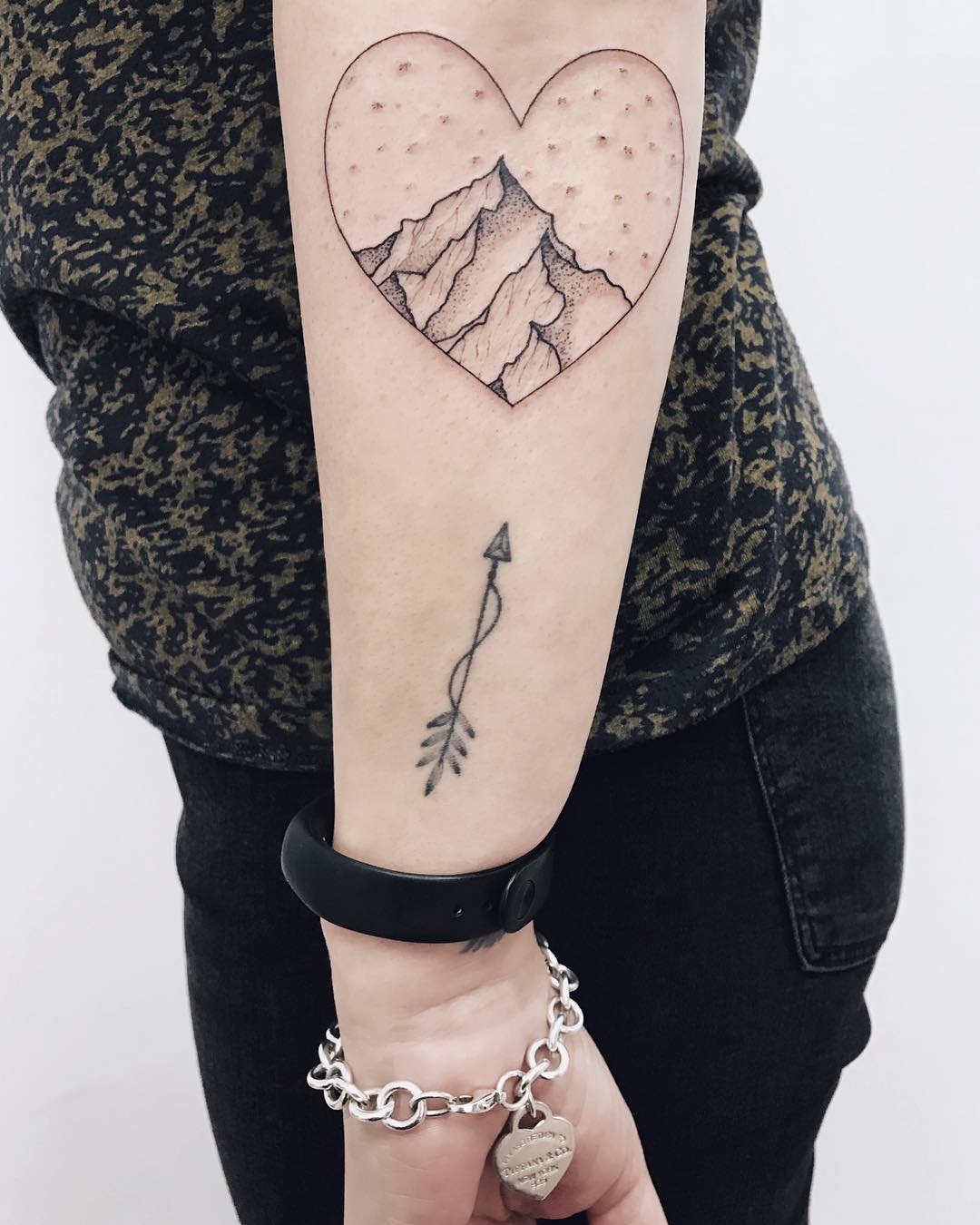 tatuaggio blackgrey freccia piccola by @karina scawoottt