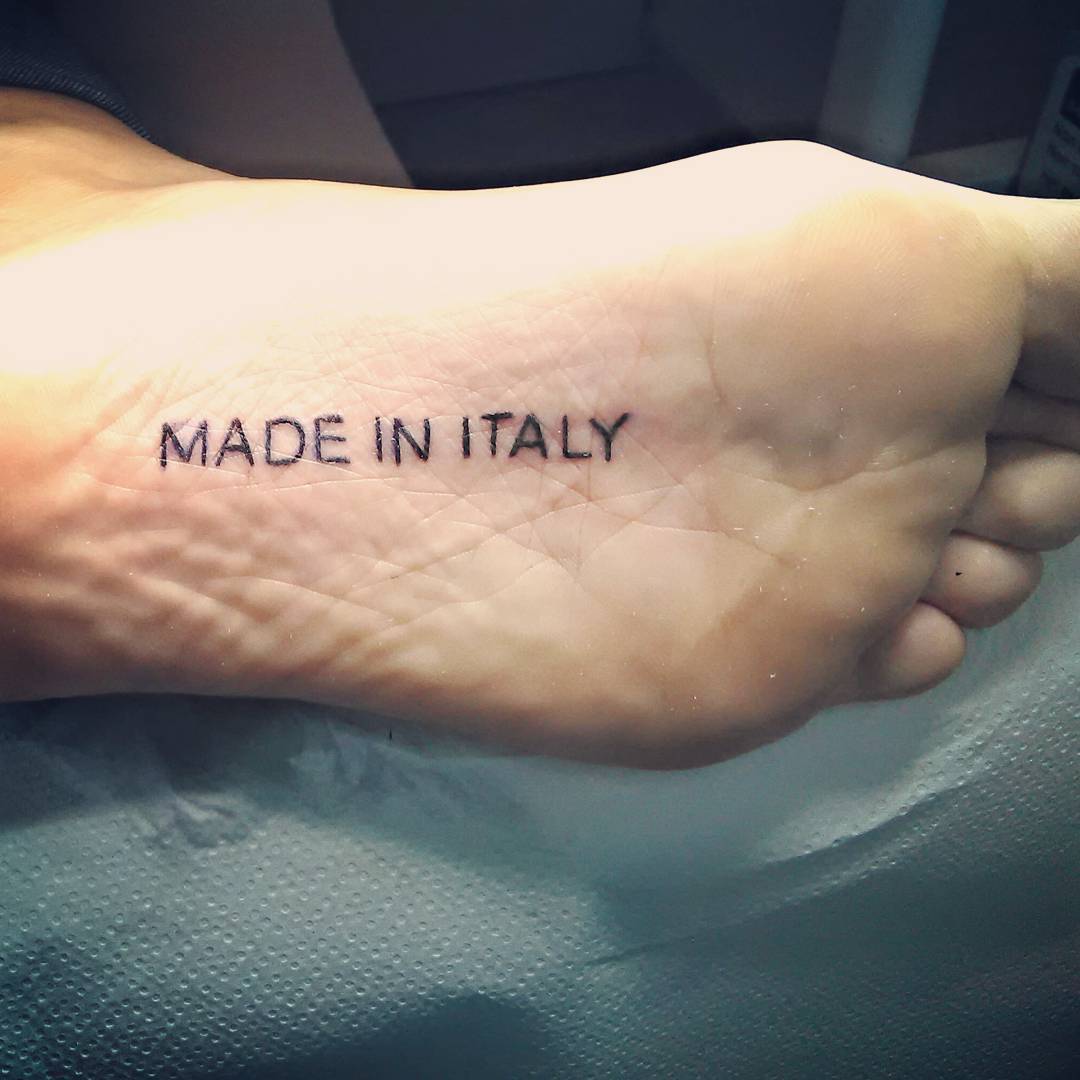 made in italy tattoo piede by @clarissaromei