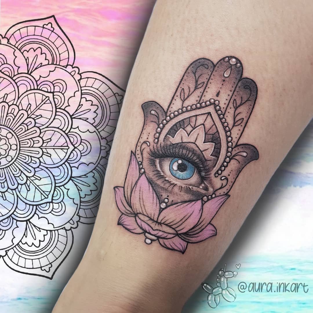 mano di fatima tattoo by @aura.inkart