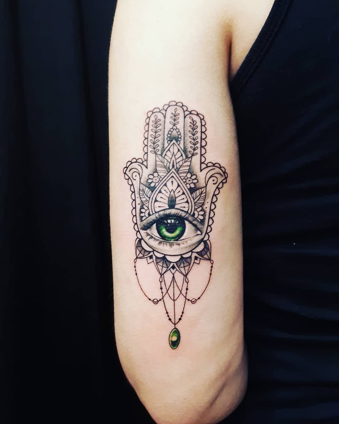 mano di fatima tattoo by @ninarockink