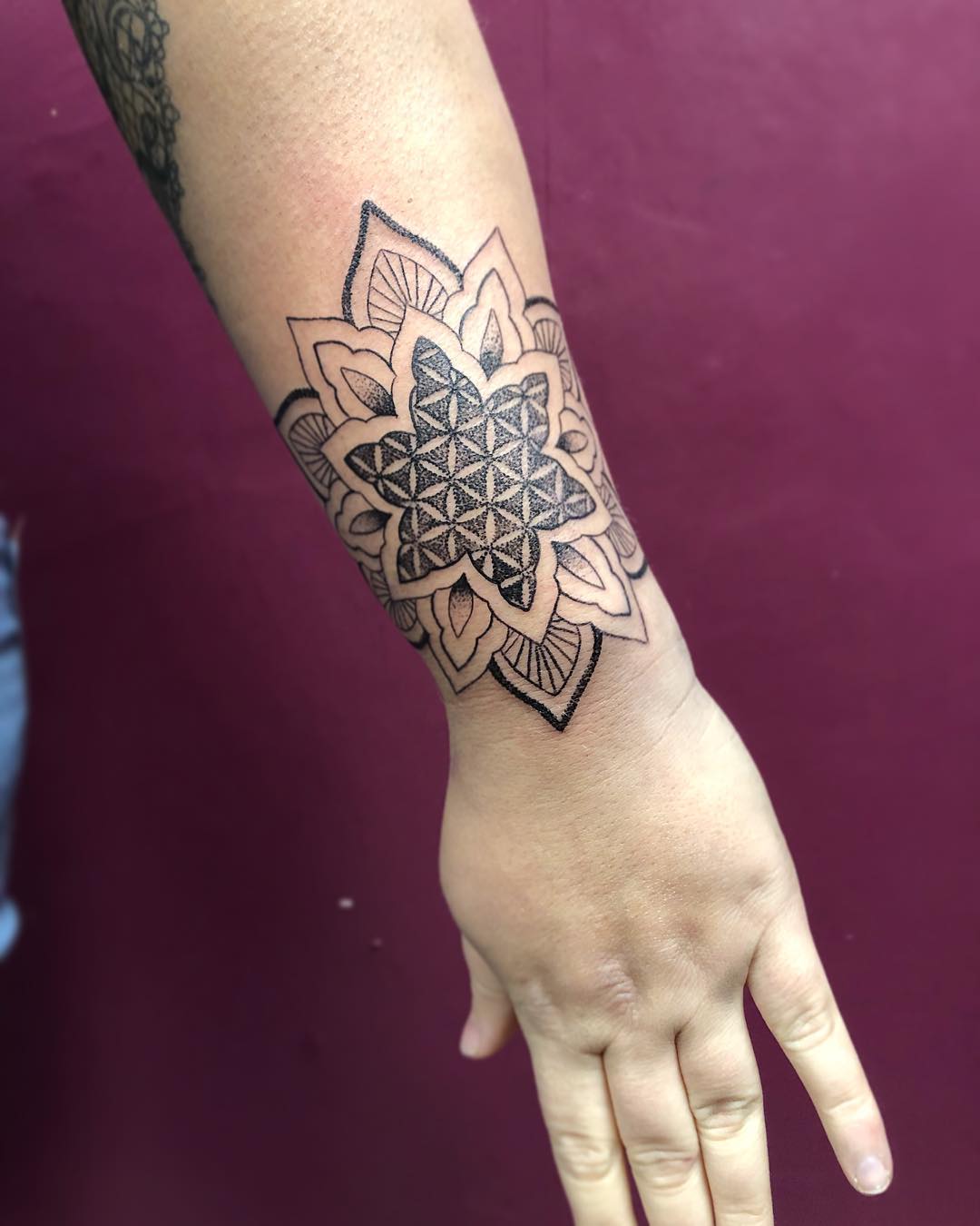 tattoo mandala by @melaniekeat_tattoo
