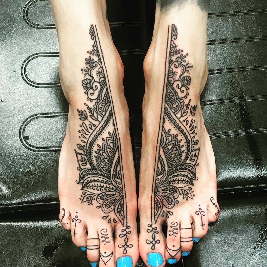 tatuaggio doppio piedi tribali by @collectivusparlour