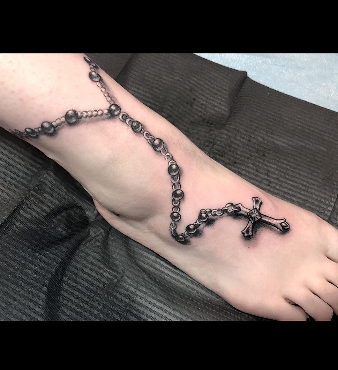 tatuaggio piede rosario by @jorge tat2