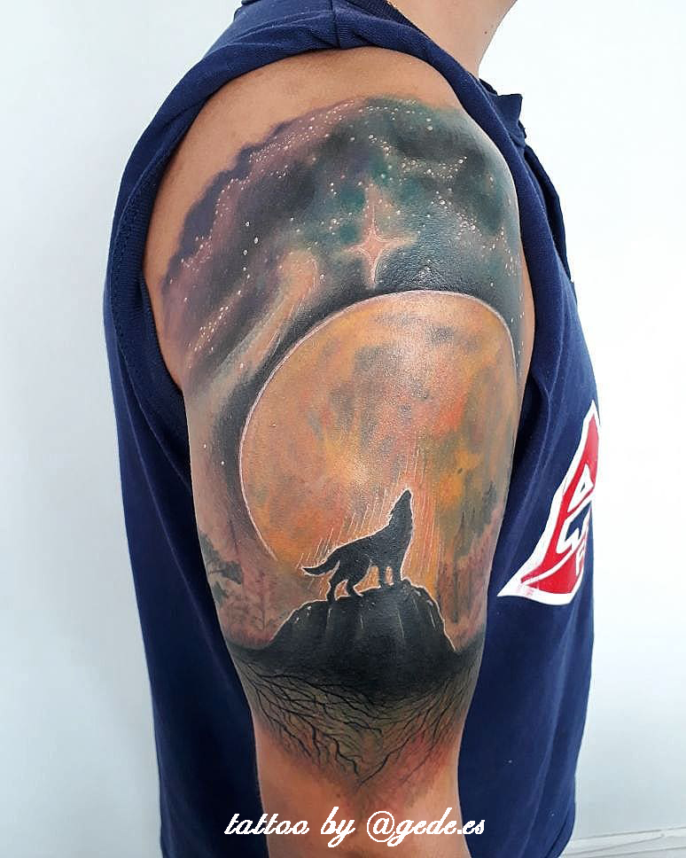 lupo che ulula alla luna tattoo by @gede.es