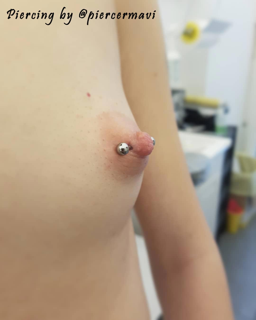 nipple piercing donna by @piercermavi 1