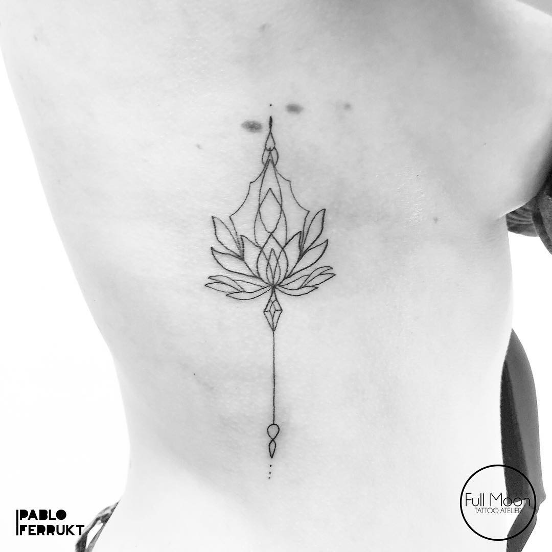 tattoo fiore di loto stilizzato by @pabloferrukt