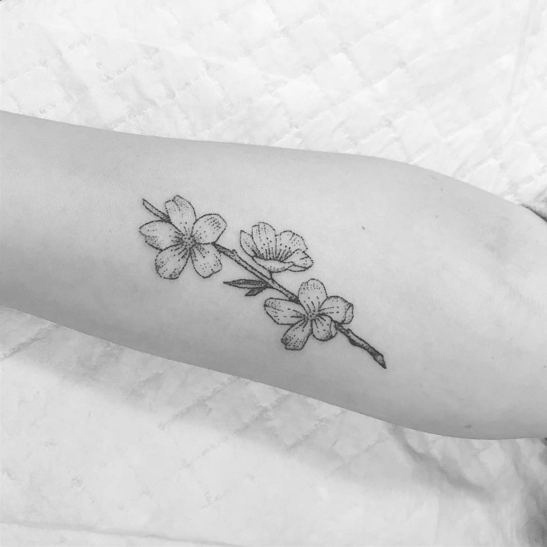 tattoo fiore di pesco by @ninjabreadboy