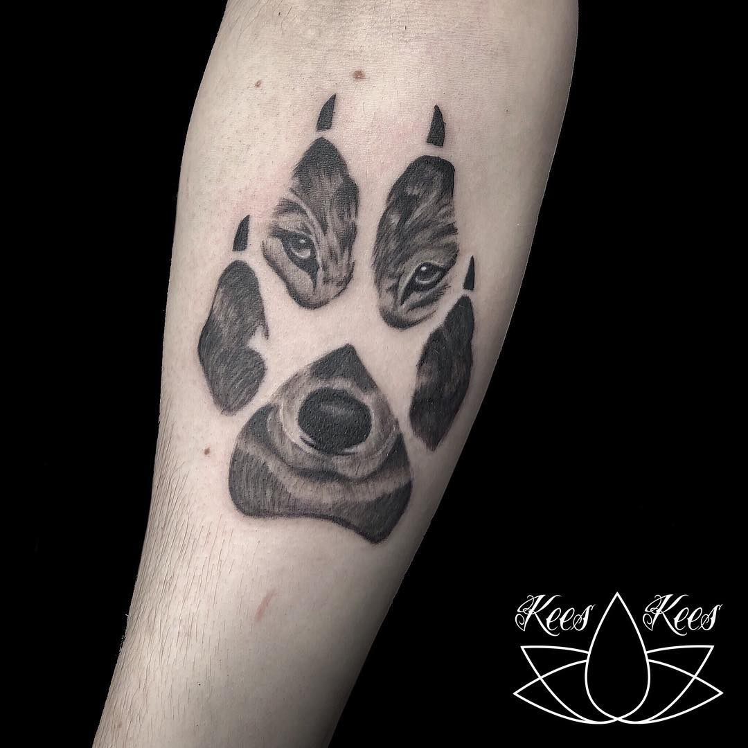 tattoo lupo impronta by @keeskeestattoos