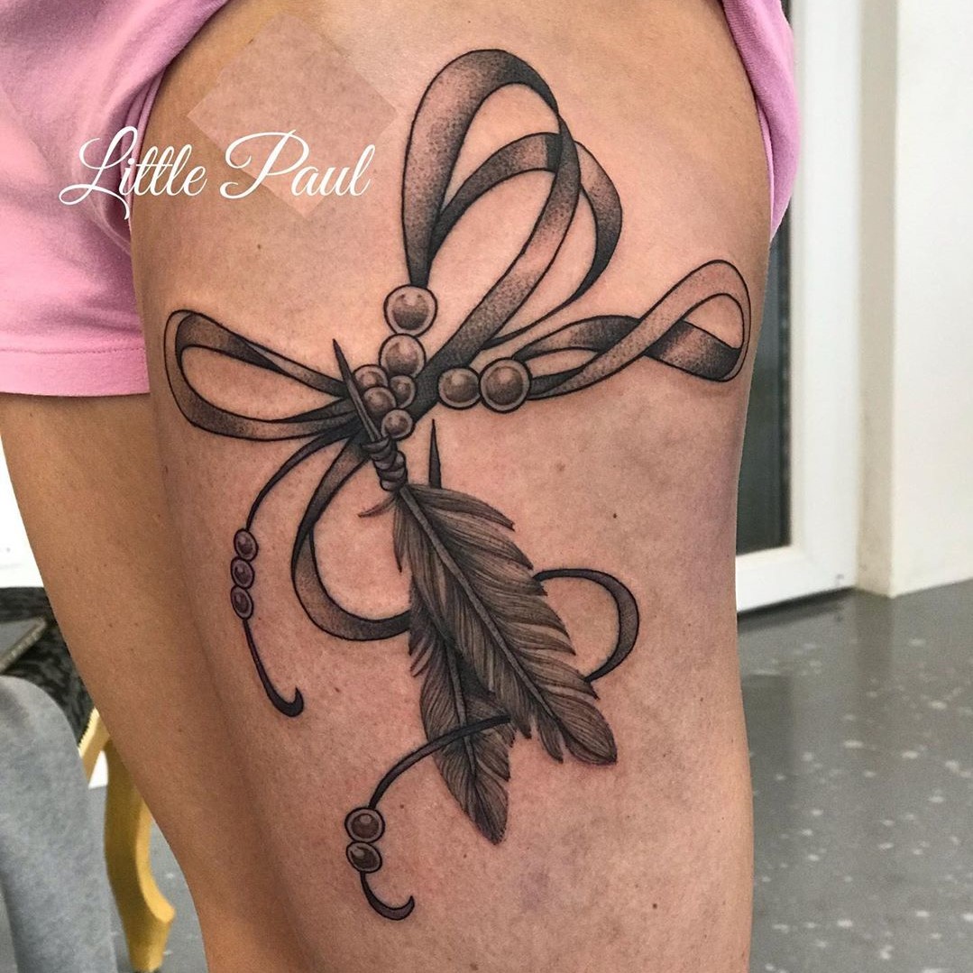 tattoo piuma portafortuna ph @little paul tattoo studio
