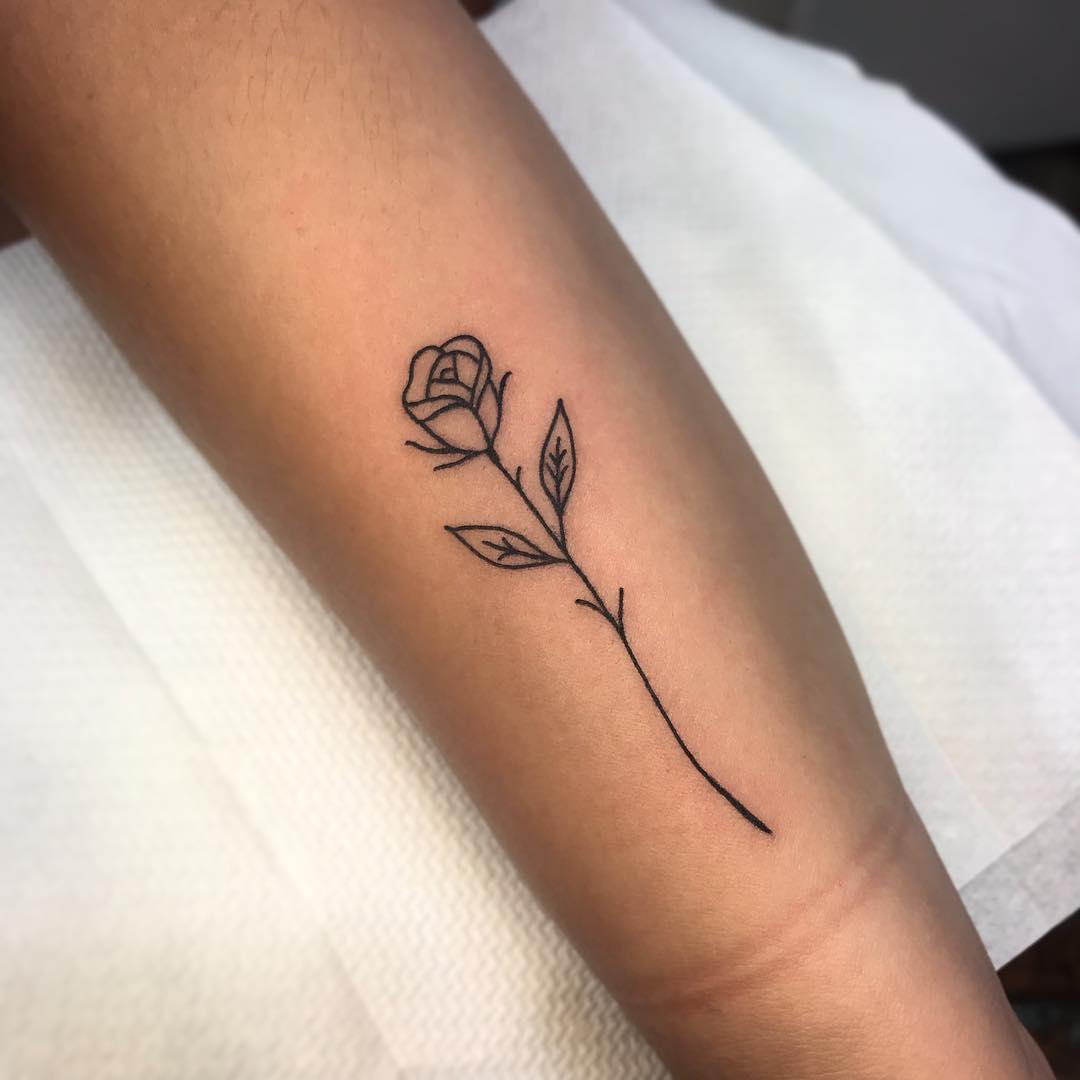 tattoo rosa braccio by @laurathedrawer