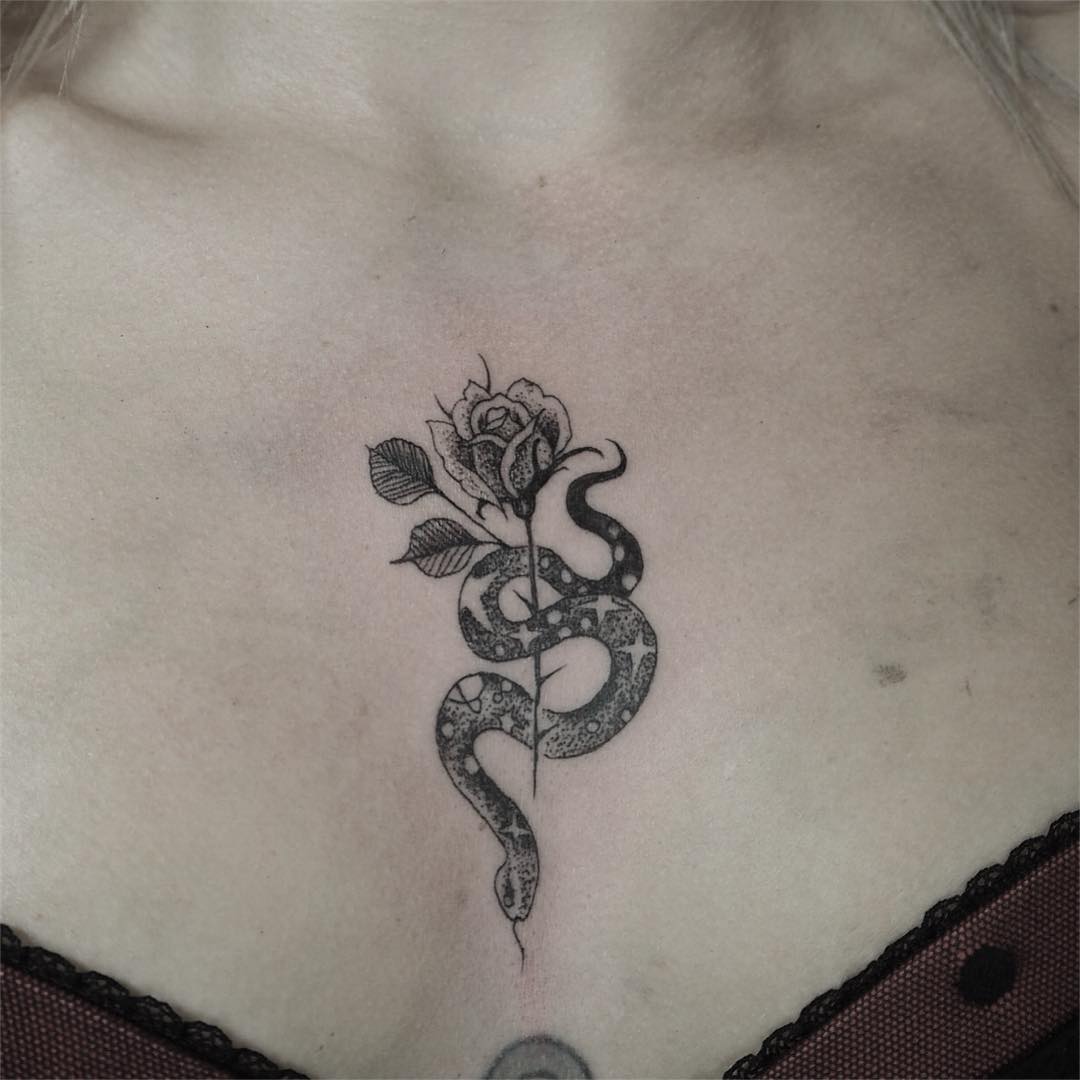 tattoo rosa serpente by @vickyseidel