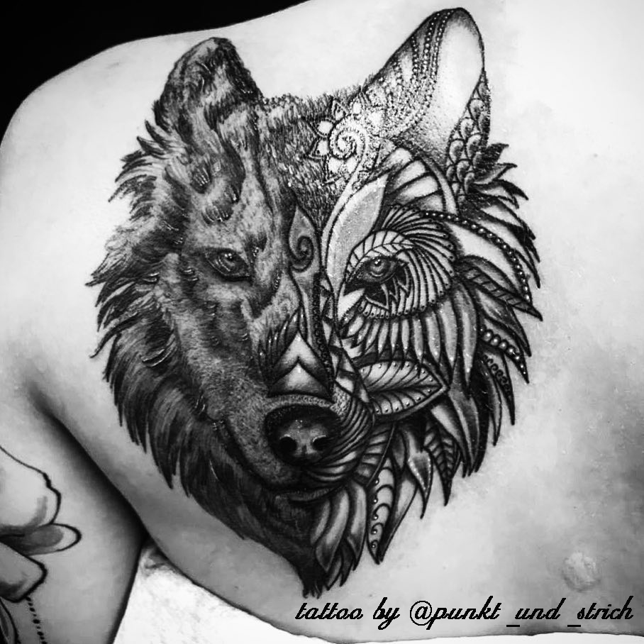 tatuaggio lupo metà tribale by @punkt und strich