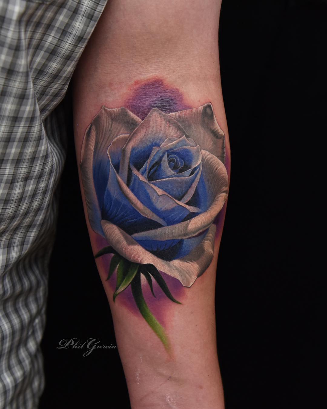 tatuaggio rosa blu by @philgarcia805