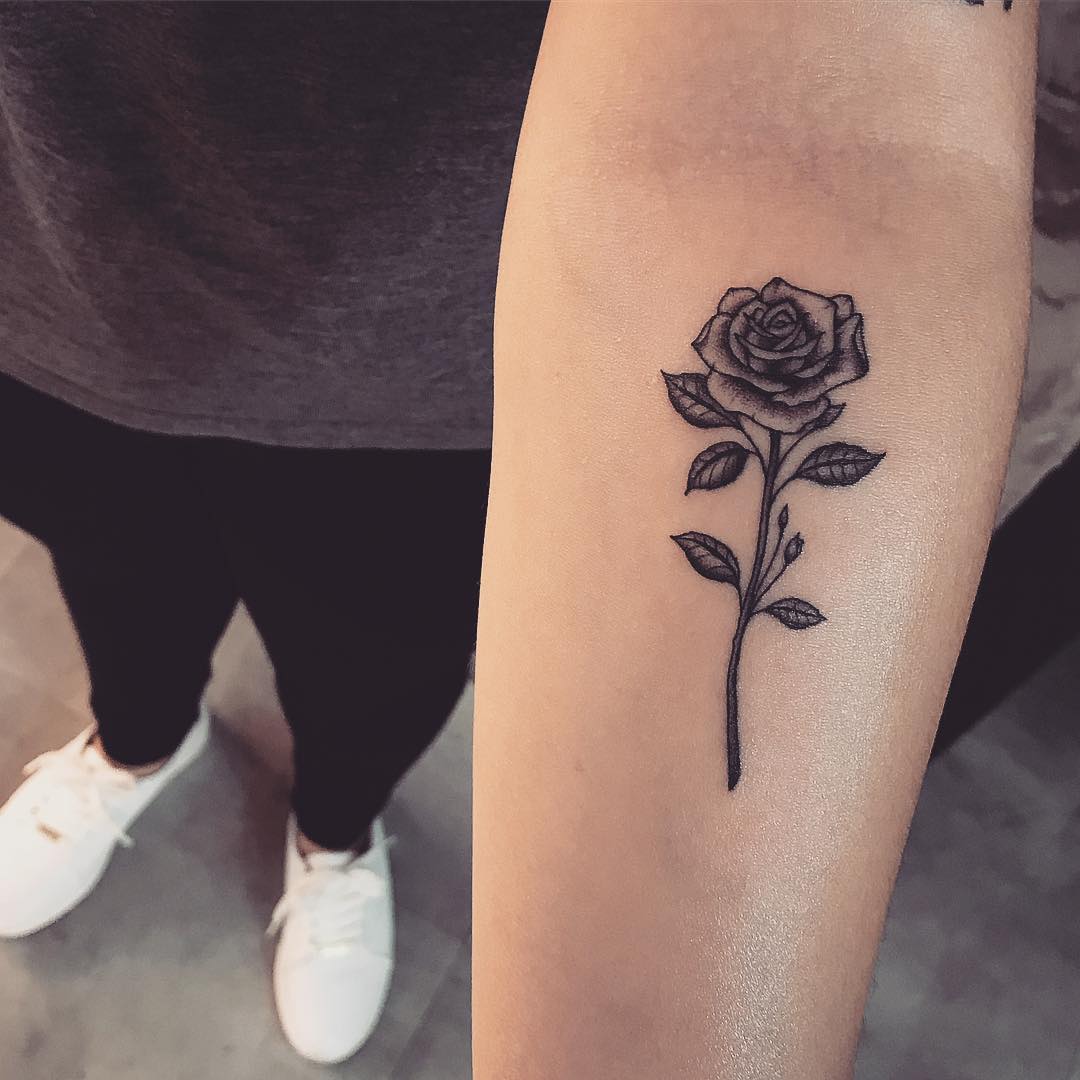 tatuaggio rosa braccio by @lucasmilk