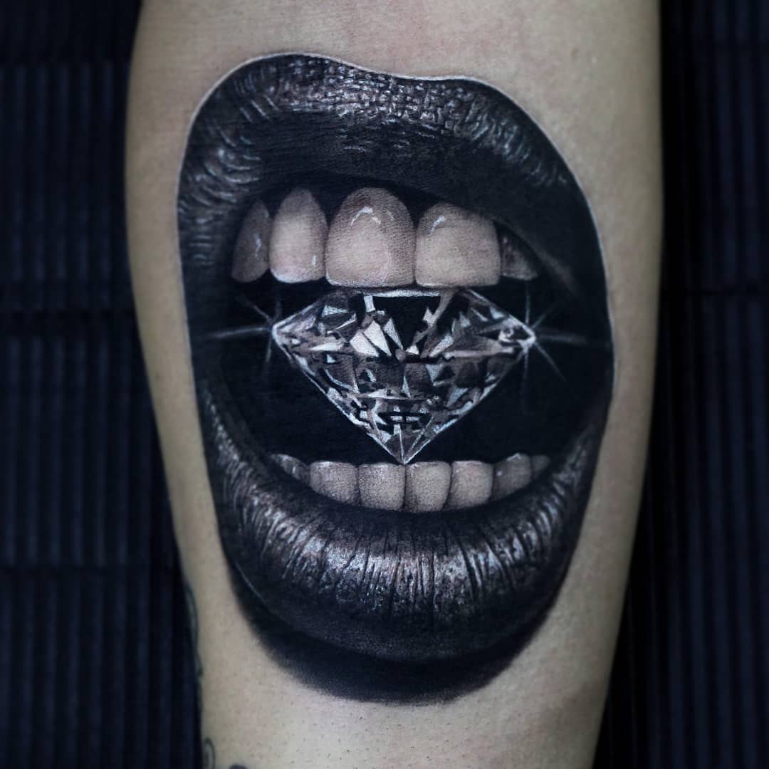 diamante tattoo bocca donna by @ferraro.fabrizio