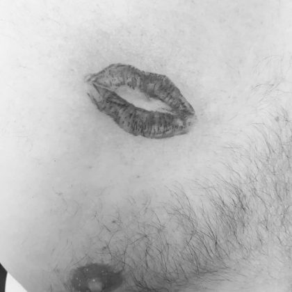 tatuaggio bacio