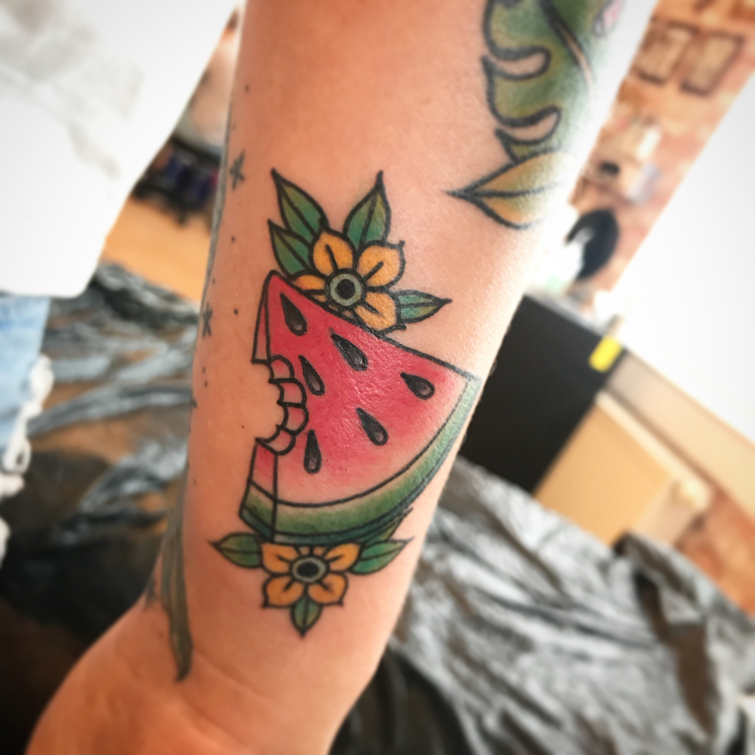 tatuaggio anguria fiori by @nicidiemnd