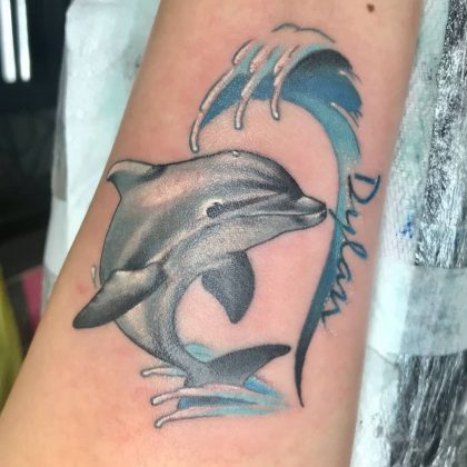 tatuaggio braccio delfino by @jeffwharnsby
