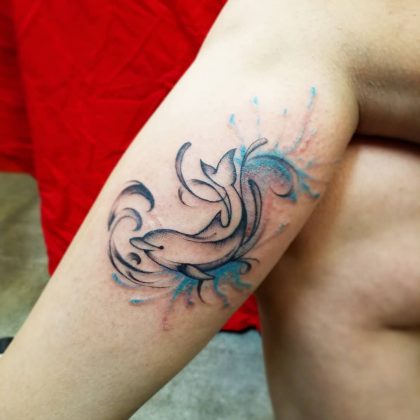 tatuaggio delfino by @gibitattooer