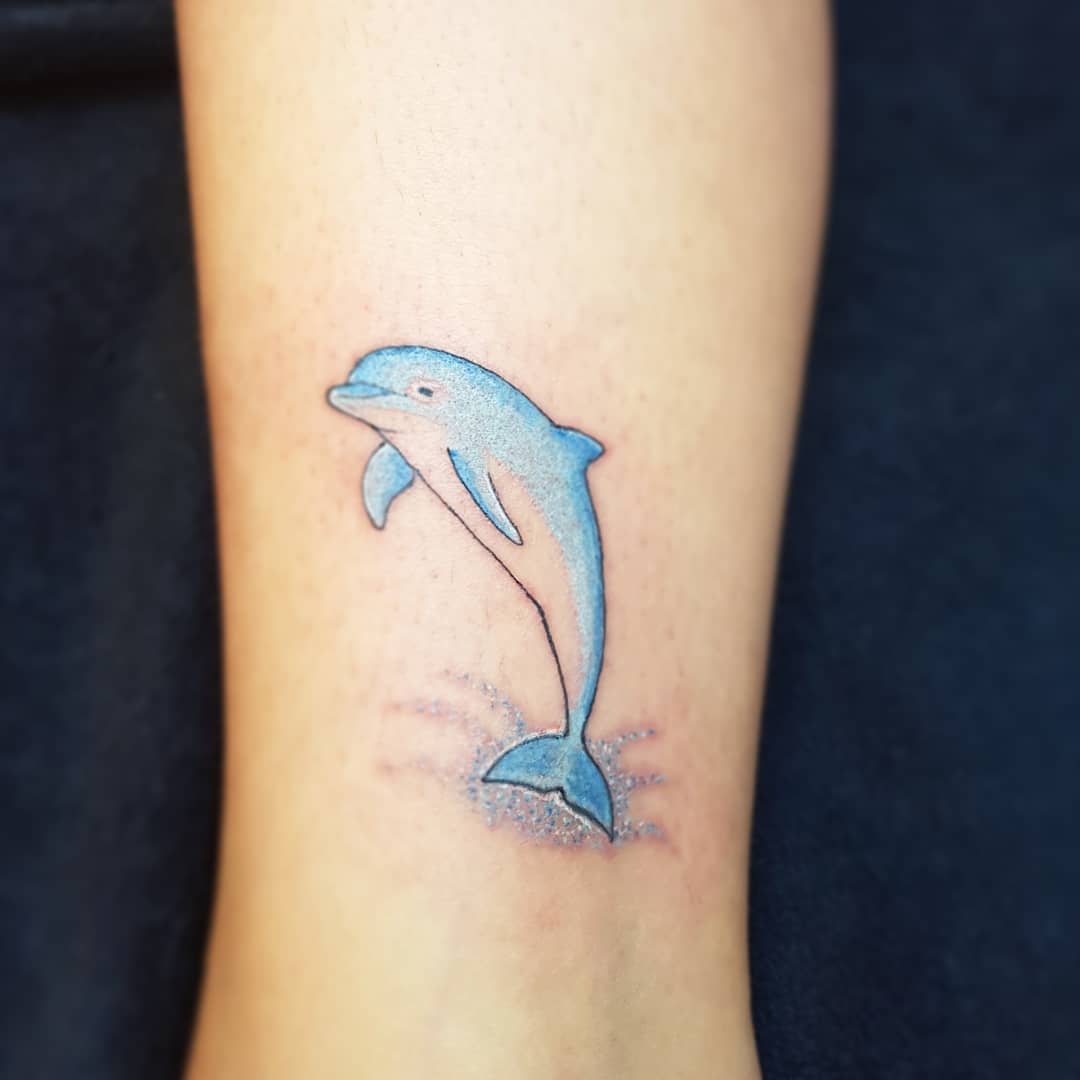 tatuaggio delfino by @lifeinktattoo2013