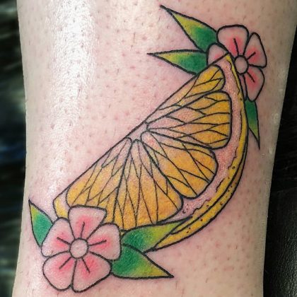 tatuaggio limone fiori by @chasetuckertattoo
