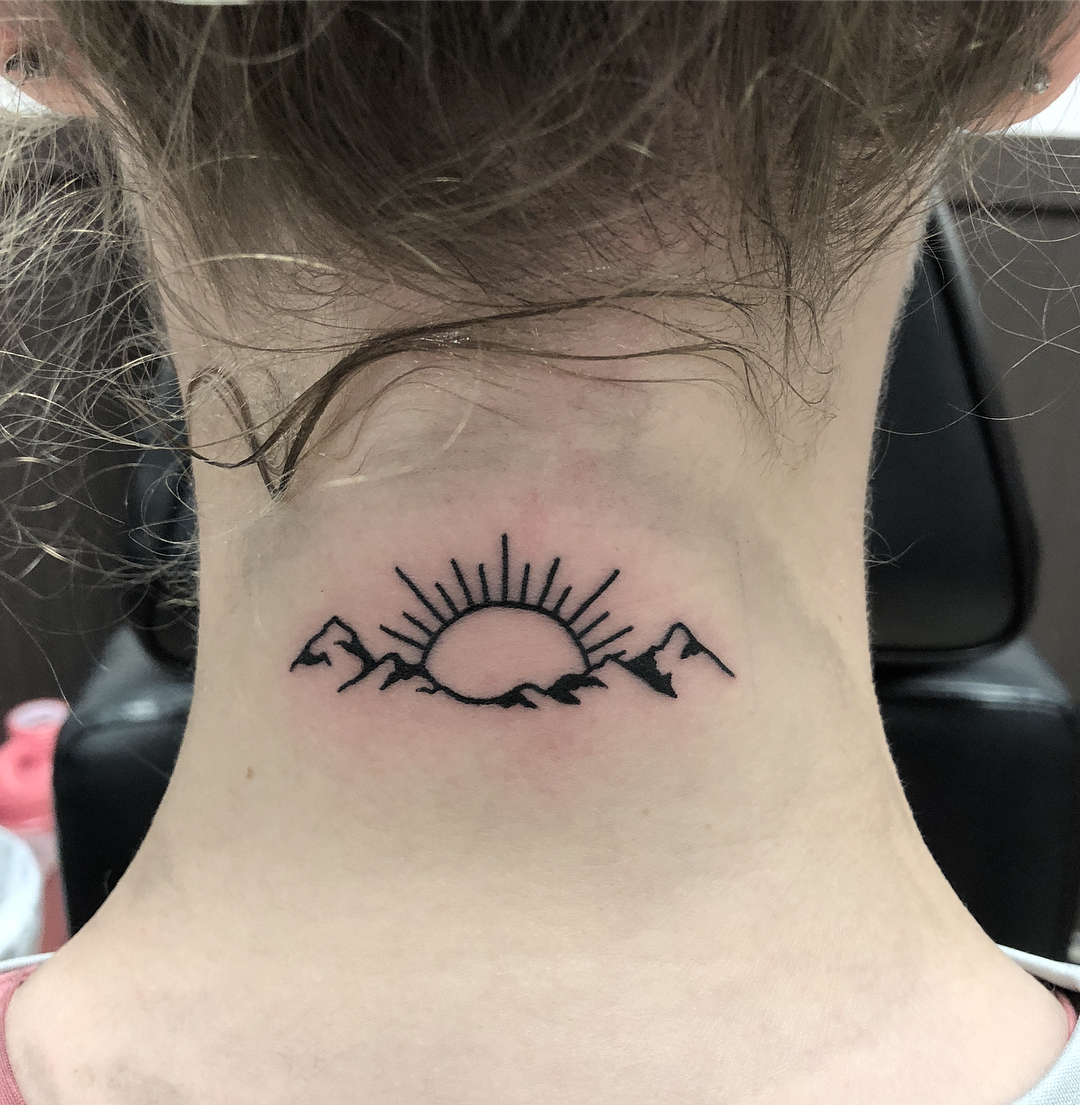 tatuaggio montagne tramonto by @tinatattoos