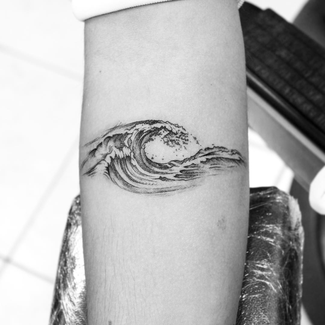 tatuaggio onda mare by @francesco grande