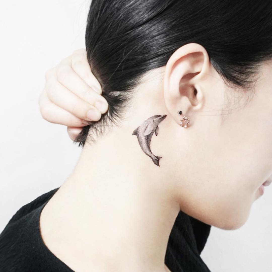 tatuaggio orecchio delfino by @tattooist ida