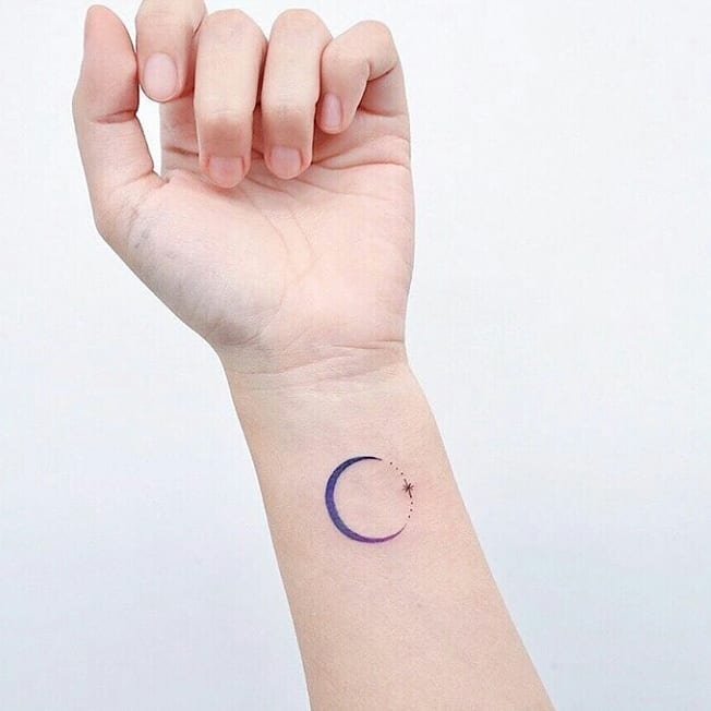 tatuaggio piccolo mezza luna stella by @n.tatoo aslani